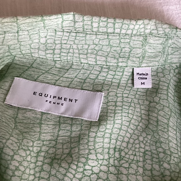 Equipment Slim Signature Silk Shirt Medium Green Crocodile Embossed - Picture 5 of 11